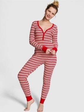 NWT Victoria's Secret PINK Thermal Onesie Pajama Set
Red Stripe
Small
$50
Lounge